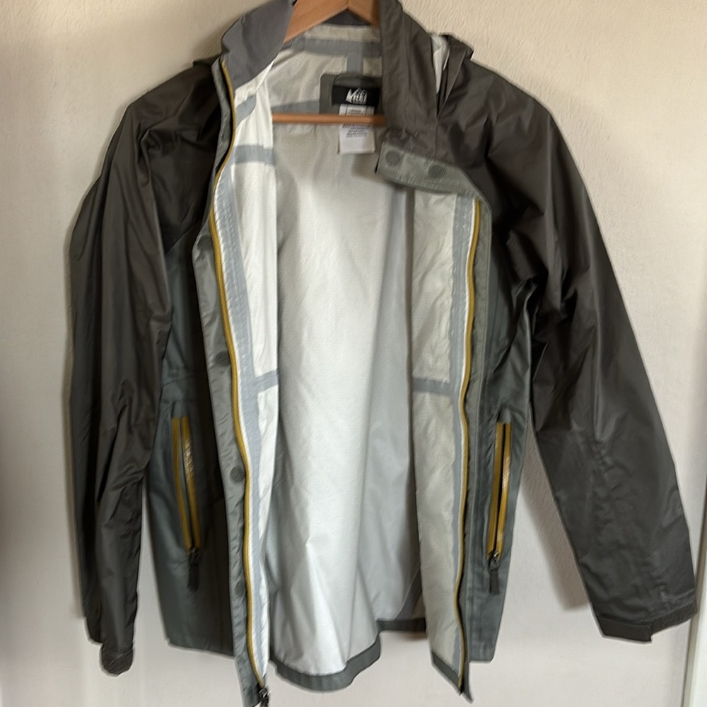 Boys REI Waterproof Windbreaker Jacket - Picture 6 of 7